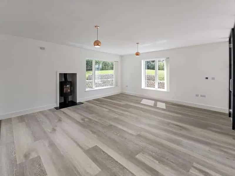 3 Bed Detached Barn Style Home For Sale