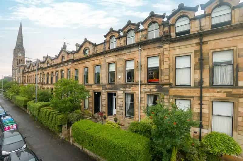 4 Bedroom Apartment for Sale in Shawlands Glasgow
