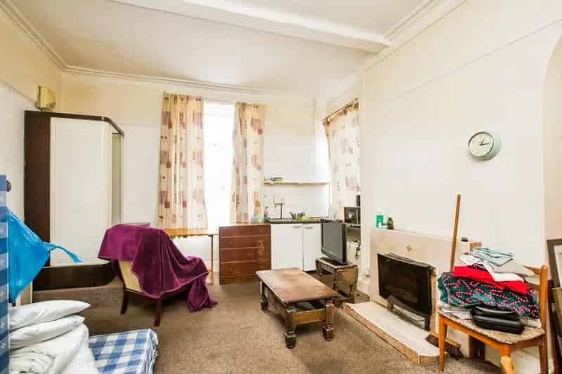 6 Bedroom Semi Detached House Halifax West Yorkshire