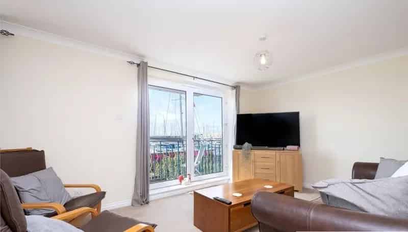 3 Bedroom Duplex Apartment with Harbour Views