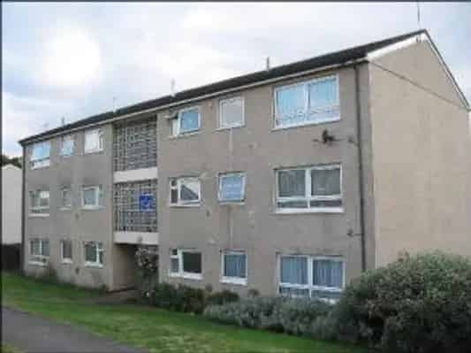 Spacious 2-Bed Flat Near Schools - Newly Renovated