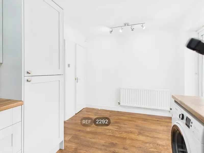 3 Bedroom Semi-Detached House Hessle To Rent