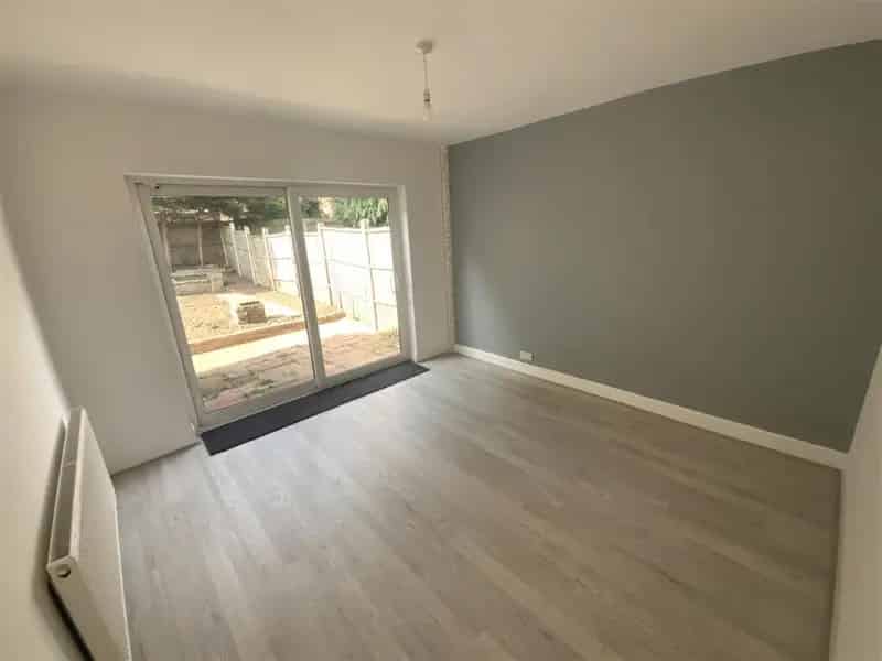 3 Bedroom Semi Detached House Newly Refurbished