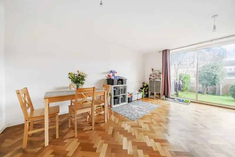 Three-Bedroom Mid-Terraced Family Home 1970s