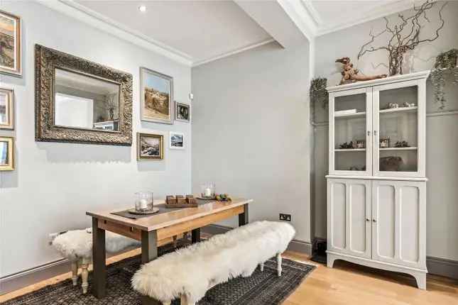 3-Bedroom Flat for Sale Eccleston Square Pimlico SW1V