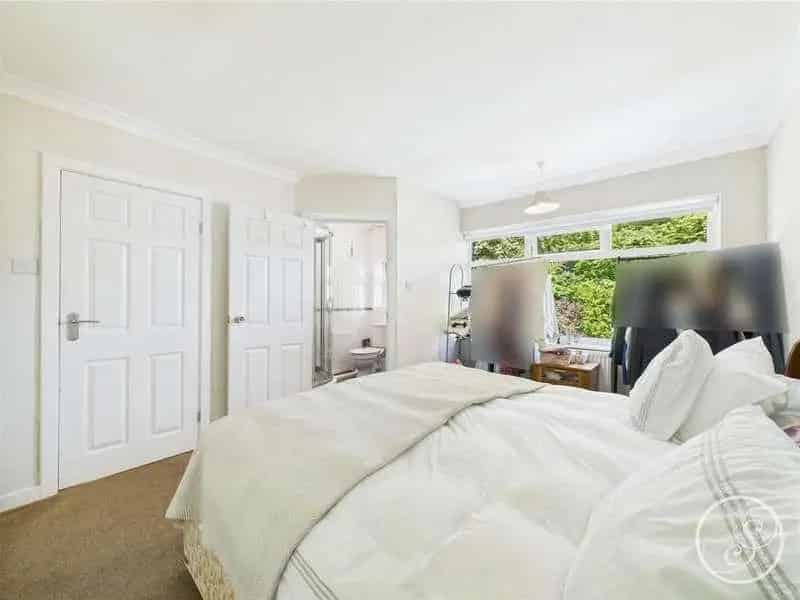 4 Bed Detached House for Sale in Adel Park Gardens Leeds
