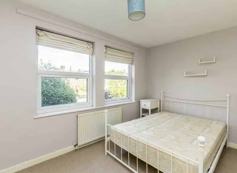 Spacious One Bedroom Flat To Let Ample Storage Modern Kitchen