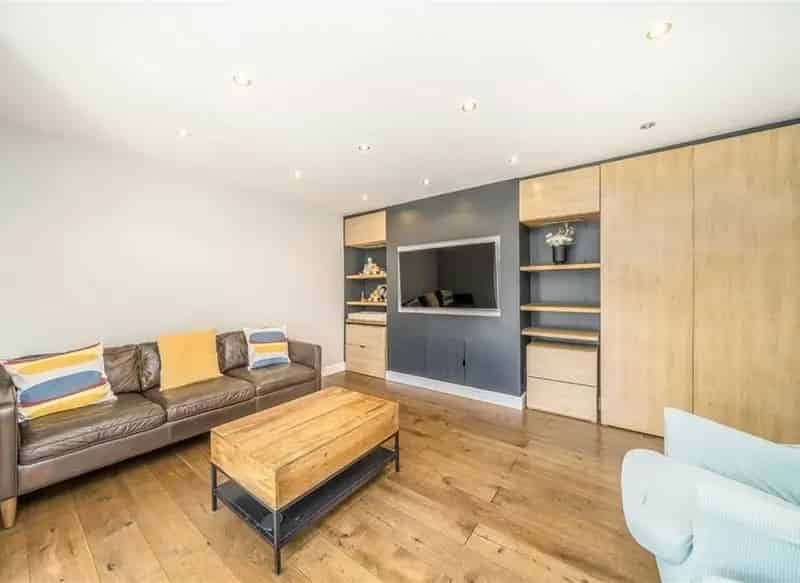 Spacious Family Home Near DLR & Southeastern Services