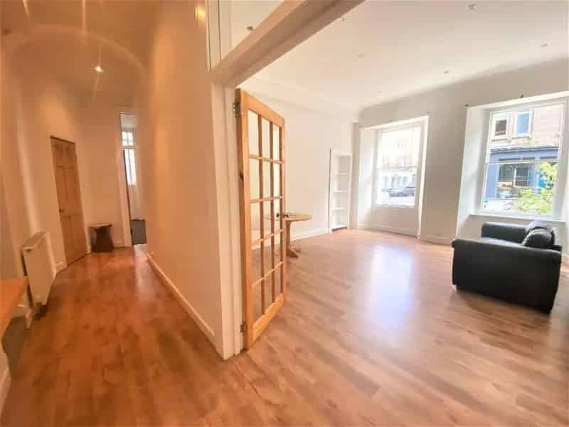 2 Bedroom Flat to Rent near Princes Street