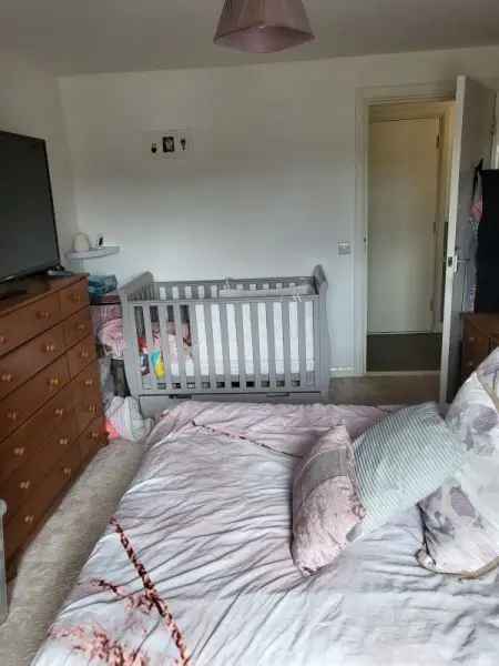 Flat For Rent in Borough of Spelthorne, England