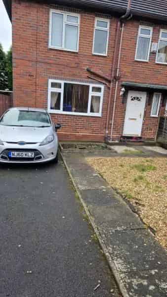 Large 3 Bedroom House Near Schools and Shops