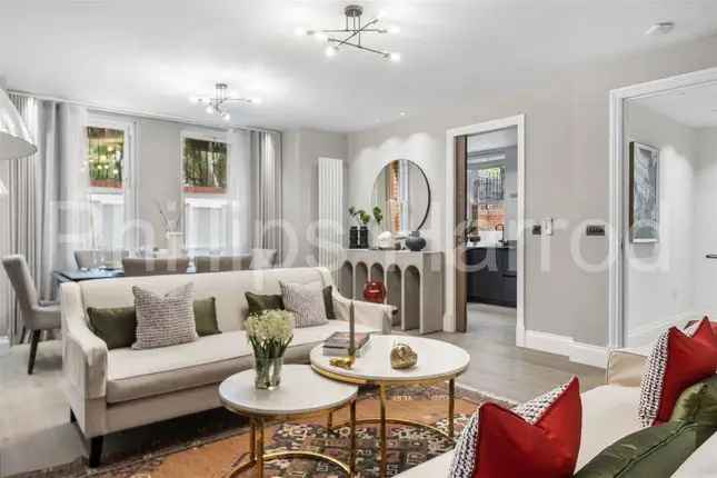 Flat for sale in Fitzjohn's Avenue, Hampstead NW3