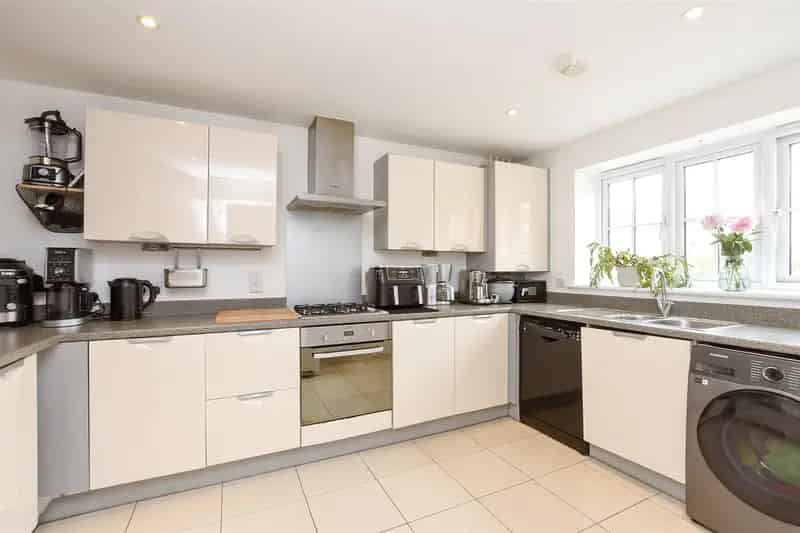 4 Bedroom Semi-Detached House for Sale in The Acres