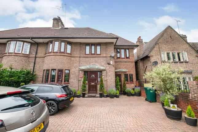 6 Bed Semi-Detached House with Annex Finchley Road London