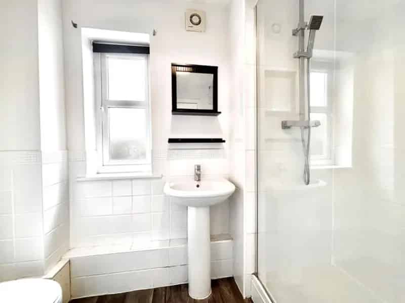 2 bed flat for sale
