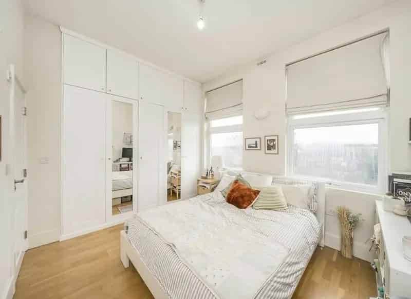 Modern 2-Bedroom Flat - Perfect for Professionals