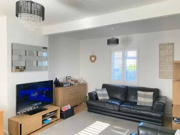 Four Bedroom Terraced House Near Hospital and Train Station