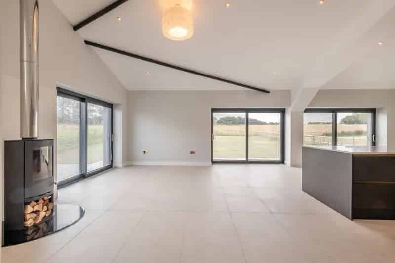 Stunning Barn Conversion - 4 Beds, Modern Amenities, 0.4 Acre Garden