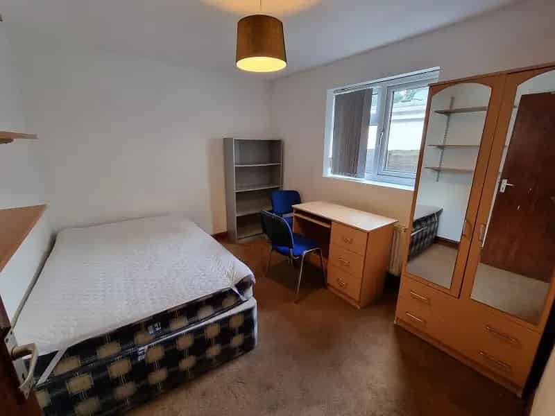 8 Bedroom Semi Detached House for Students 2025-2026