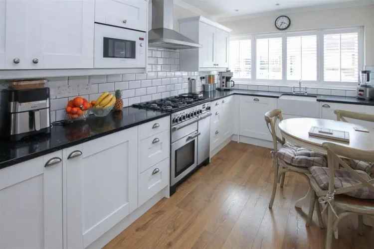 4 Bedroom Detached House for Sale in Doddinghurst