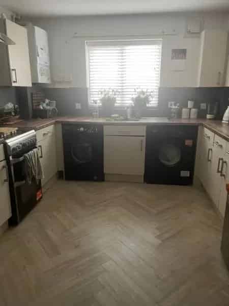 3 Bed End House Big Garden Drive Side Access