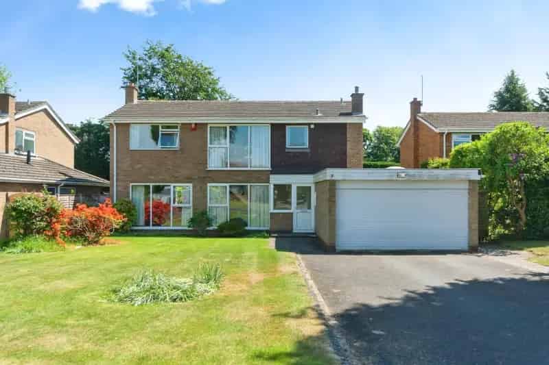 4 Bedroom Detached House For Sale in Knowle Solihull