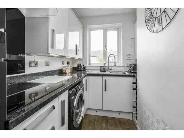 3 bedroom flat  for sale