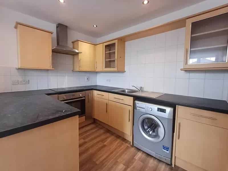 2 Bedroom Boscombe Apartment Near Beach Refurbished