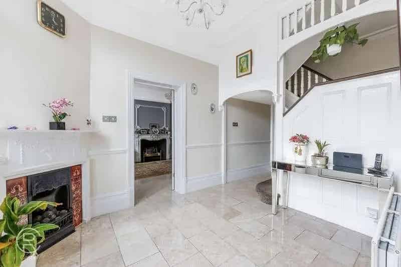 5 bed house for sale