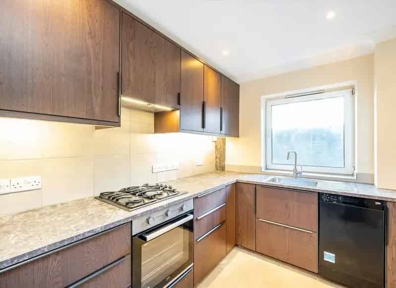 Two Double Bedroom Apartment near Wimbledon Station