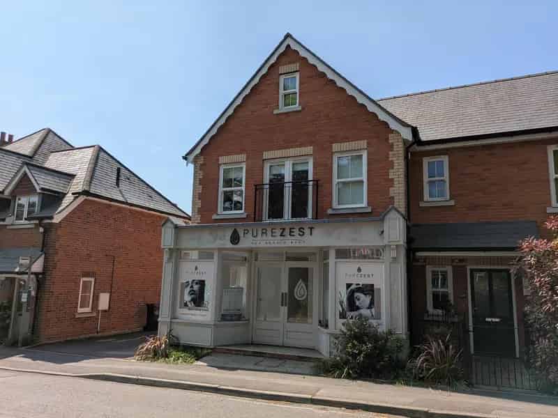 Commercial property For Rent , Gravetts Lane, Guildford, England