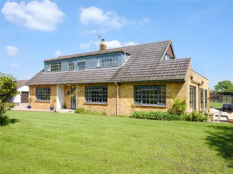 4 Bedroom Detached House with Annexe and Pool near Royal Wootton Bassett