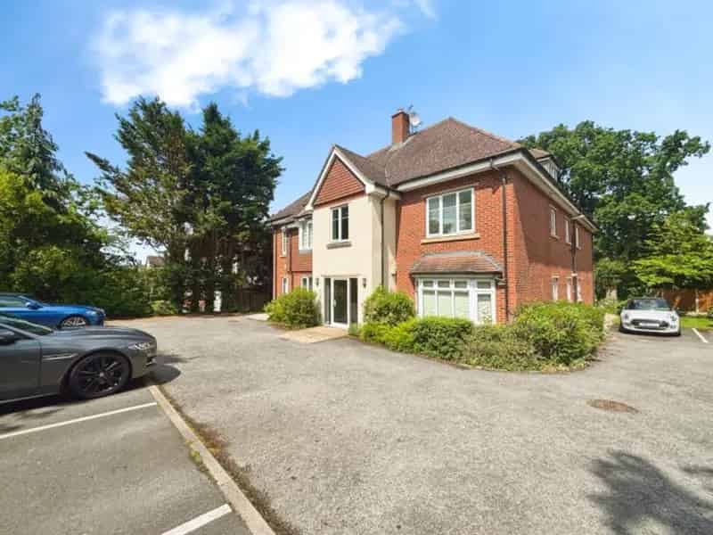 2 Bedroom Penthouse Apartment for Sale in Solihull
