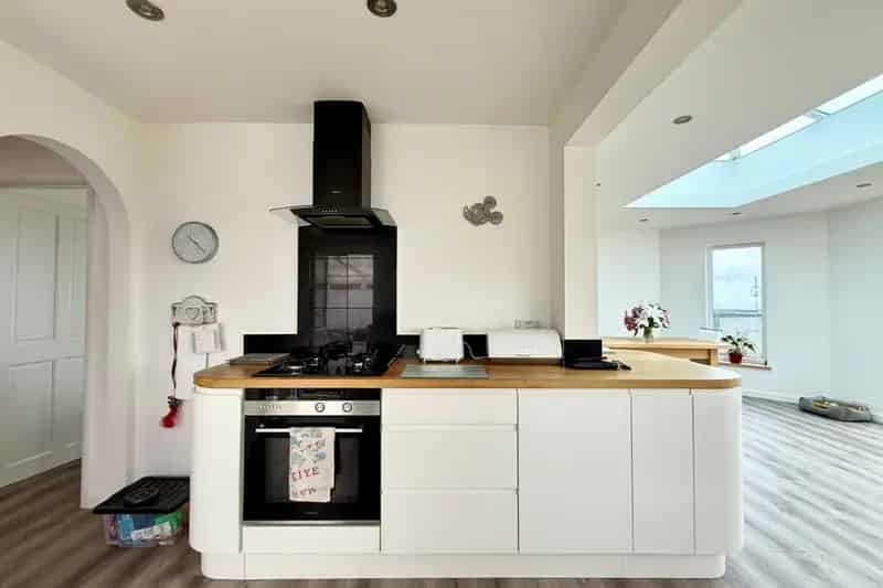 5 Bedroom Chalet Bungalow Modern Open Plan Kitchen Large Garden