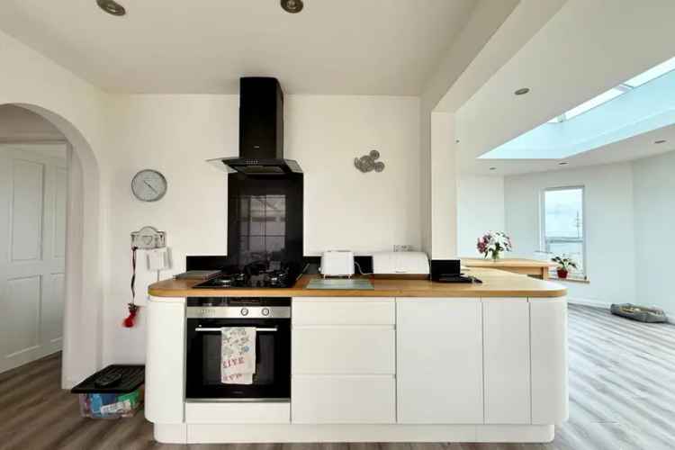 5 Bedroom Chalet Bungalow Modern Open Plan Kitchen Large Garden