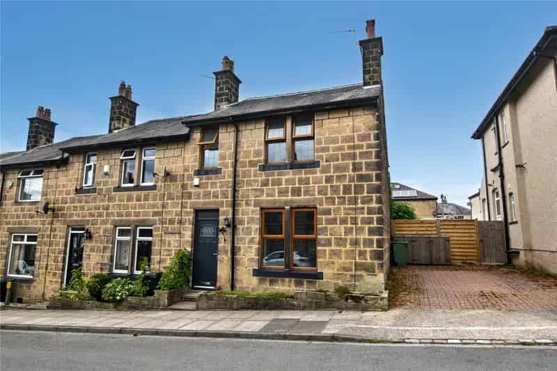 Stylish 2-Double Bedroom End Terrace House in Guiseley