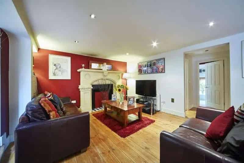 2 bed flat for sale