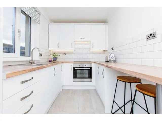 3 Bedroom Terraced House for Sale in Moodiesburn
