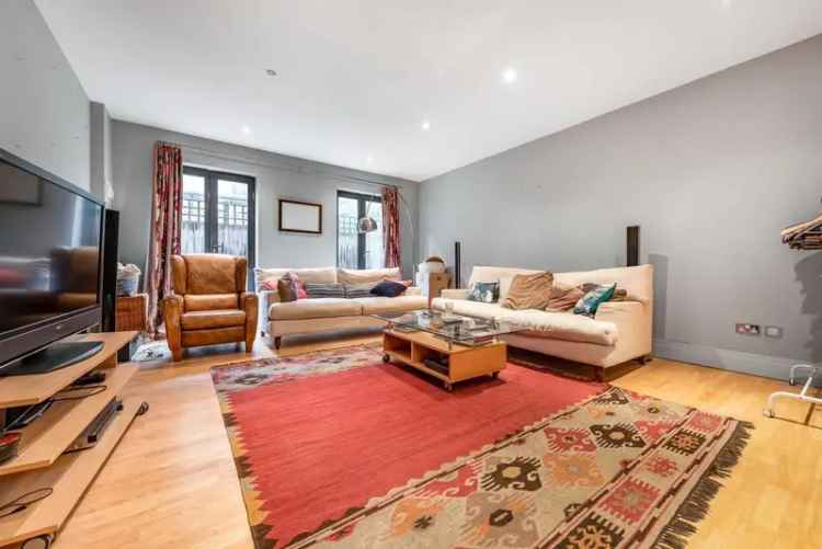 3-Bedroom Townhouse with Rooftop Terrace and Private Parking