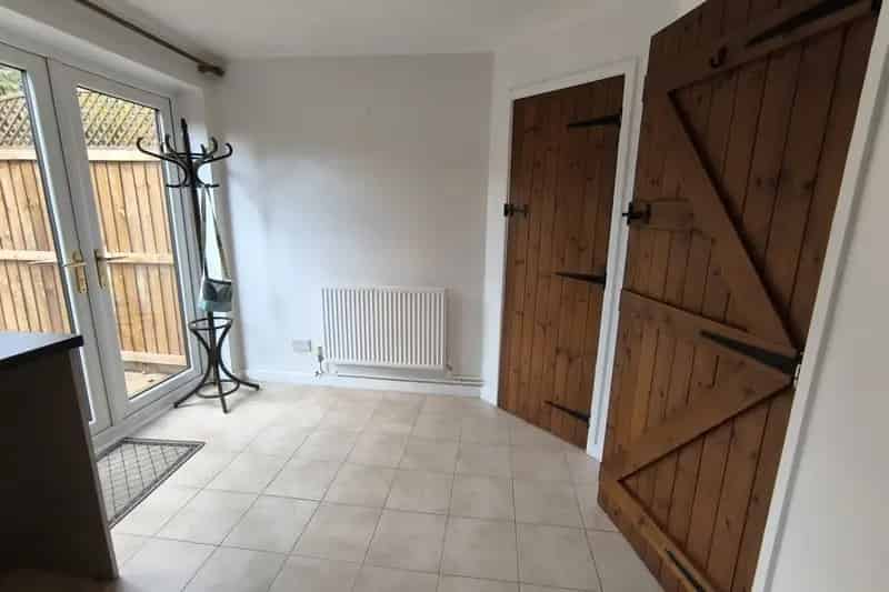 Two Bedroom House with Garage Frome Available August