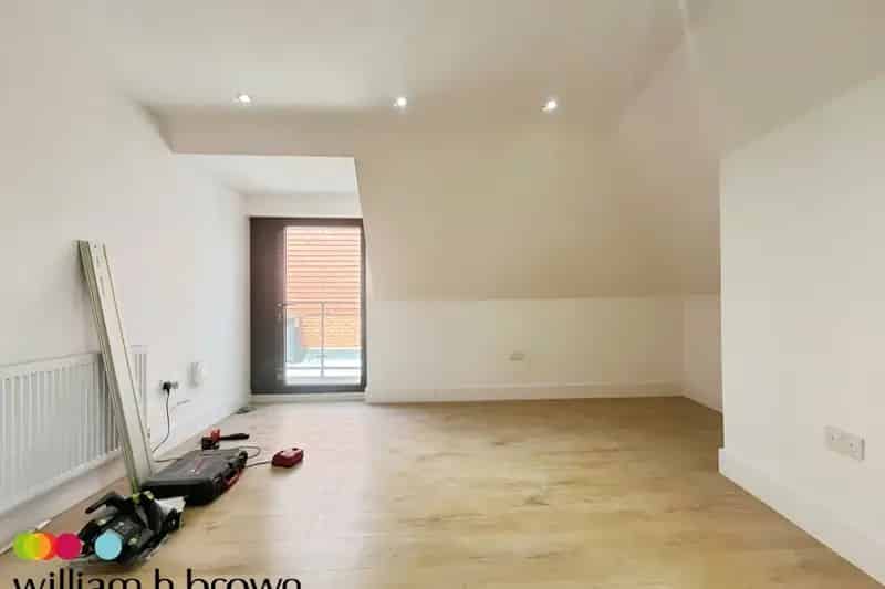 Two Bedroom Duplex Apartment with Parking and En-Suite