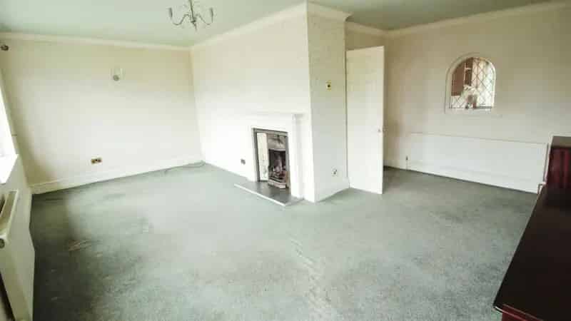 3 Bedroom Semi Detached House to Rent Popular Location No Chain