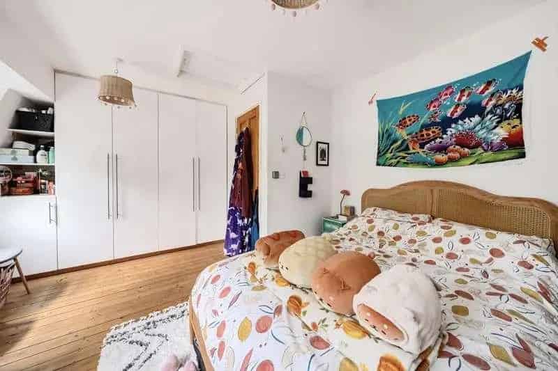 2 Bed House for Sale - Ample Parking & Private Garden
