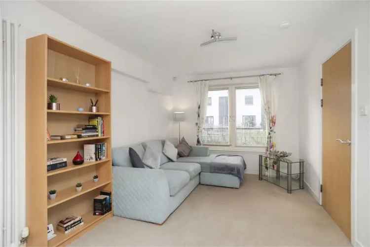 3 Bed Townhouse with Roof Terrace Balcony and Garage