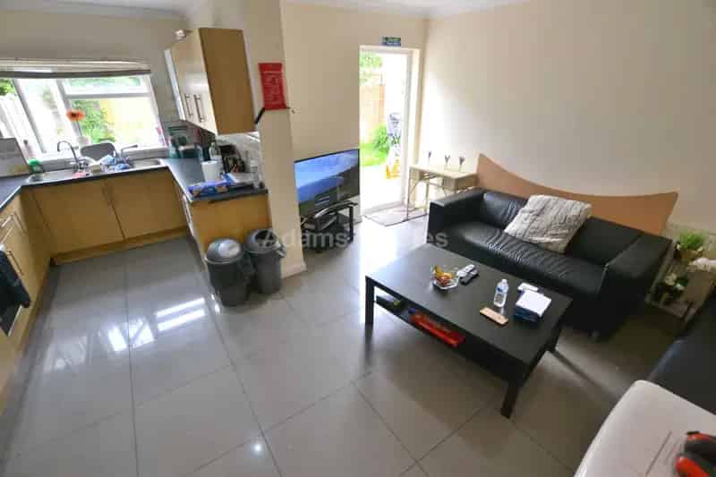 7 Bedroom House Near Reading University