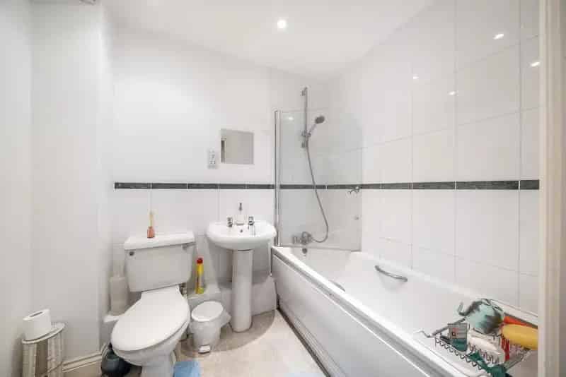 Two Double Bedroom Flat Near Tooting Stations No Chain