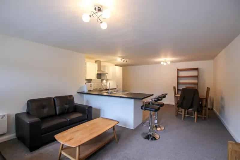 2 Bedroom Flat To Let Furnished Allocated Parking Available September