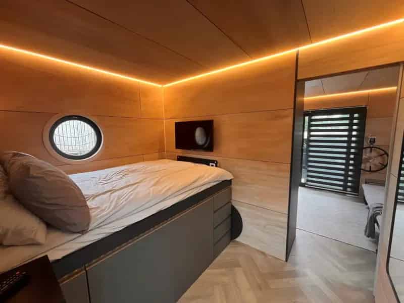 1 Bedroom Houseboat for Sale near Canary Wharf