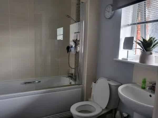 2 Bed Flat Near Roundhay Park Leeds