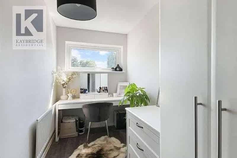 2 Bed Flat for Sale Modern Apartment Roof Terrace 150 Year Lease